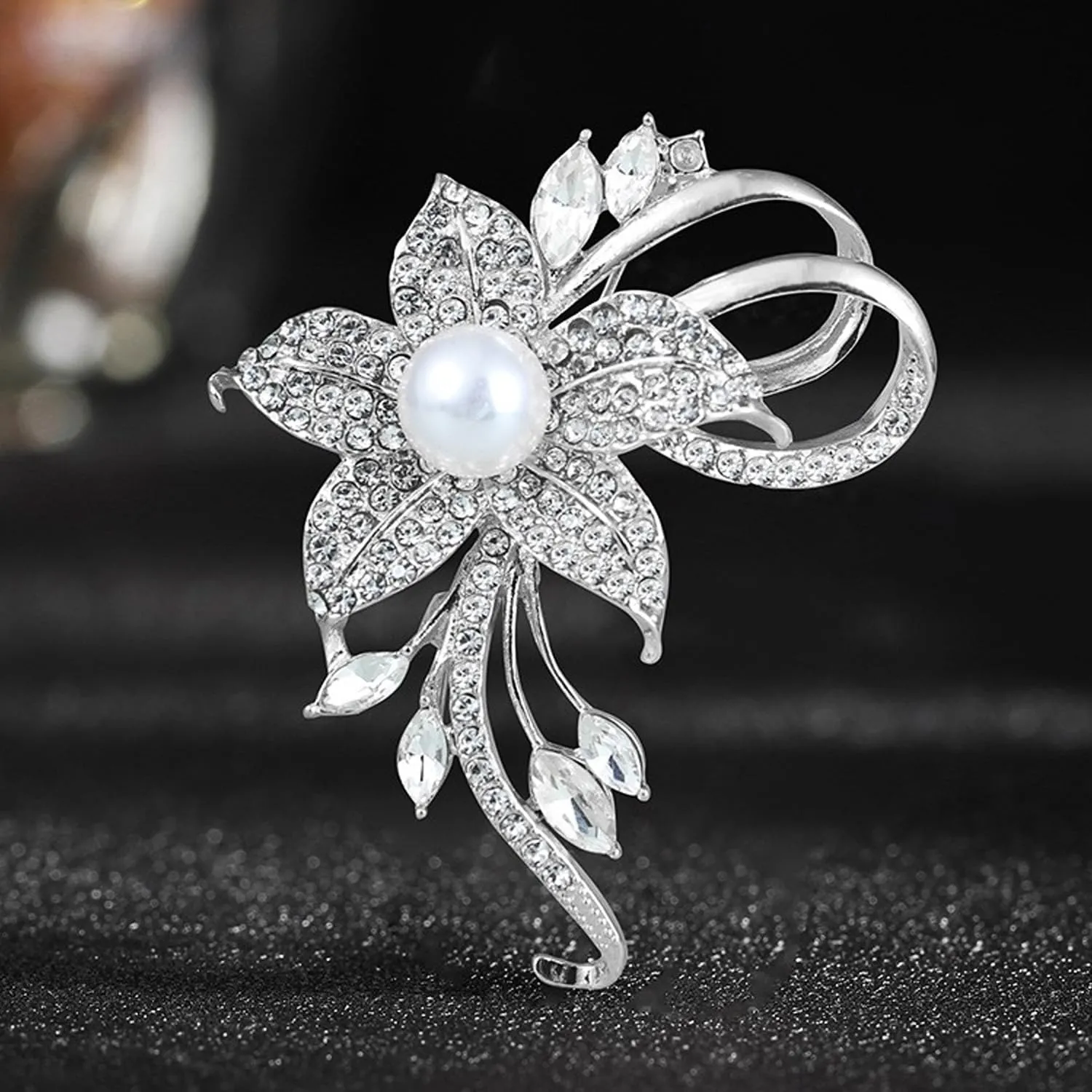 Crystal Pearl Flower Brooches Pins Fashion Beautiful Created Rhinestone Floral Brooch Good Idea for Party Dance Wedding Banquet for Elegant Women Girl