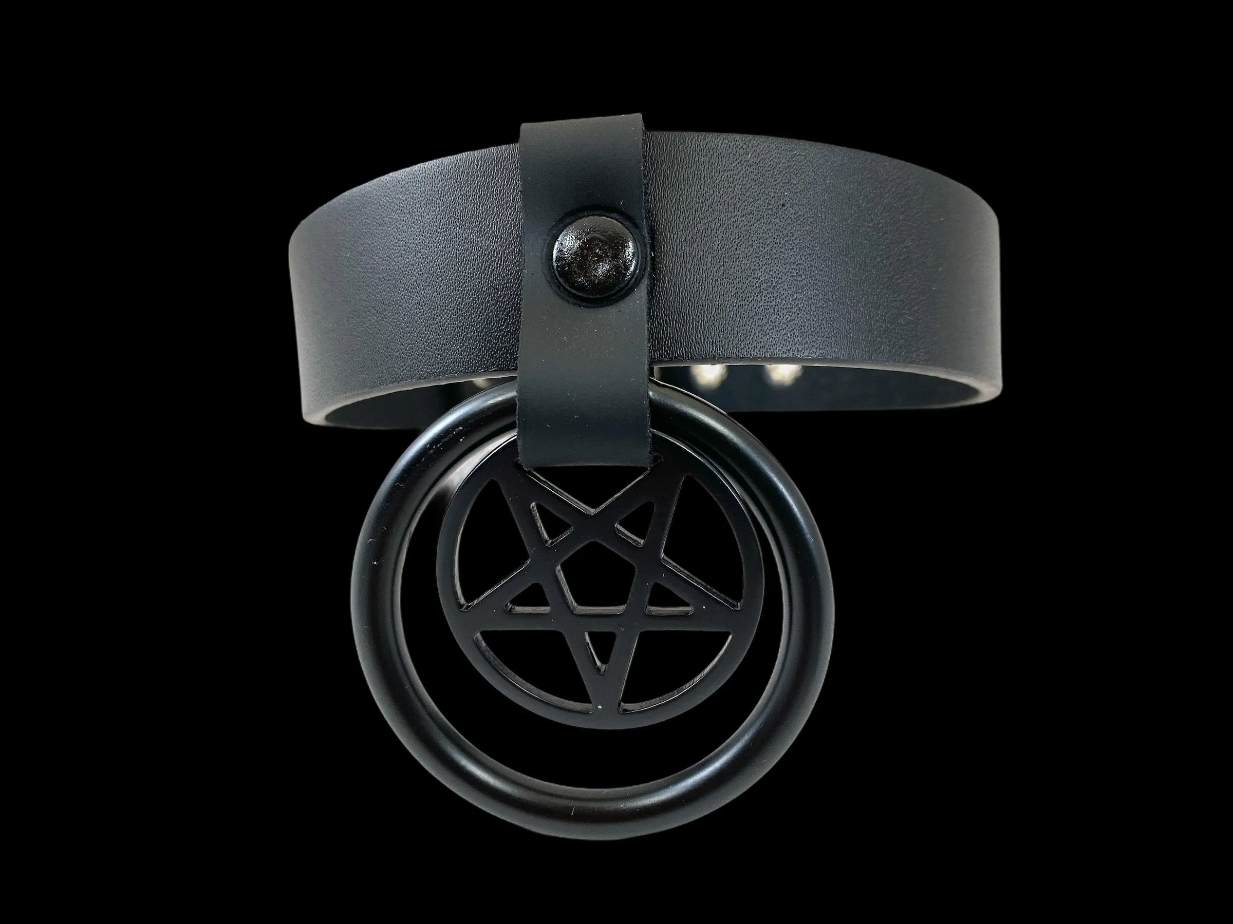 Double Ring Pentagram Choker
 Pentagram And 1  Ring
1 1/8" Wide Choker