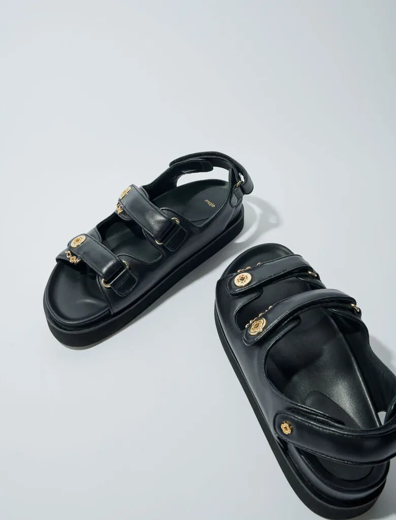 Flat leather sandals
