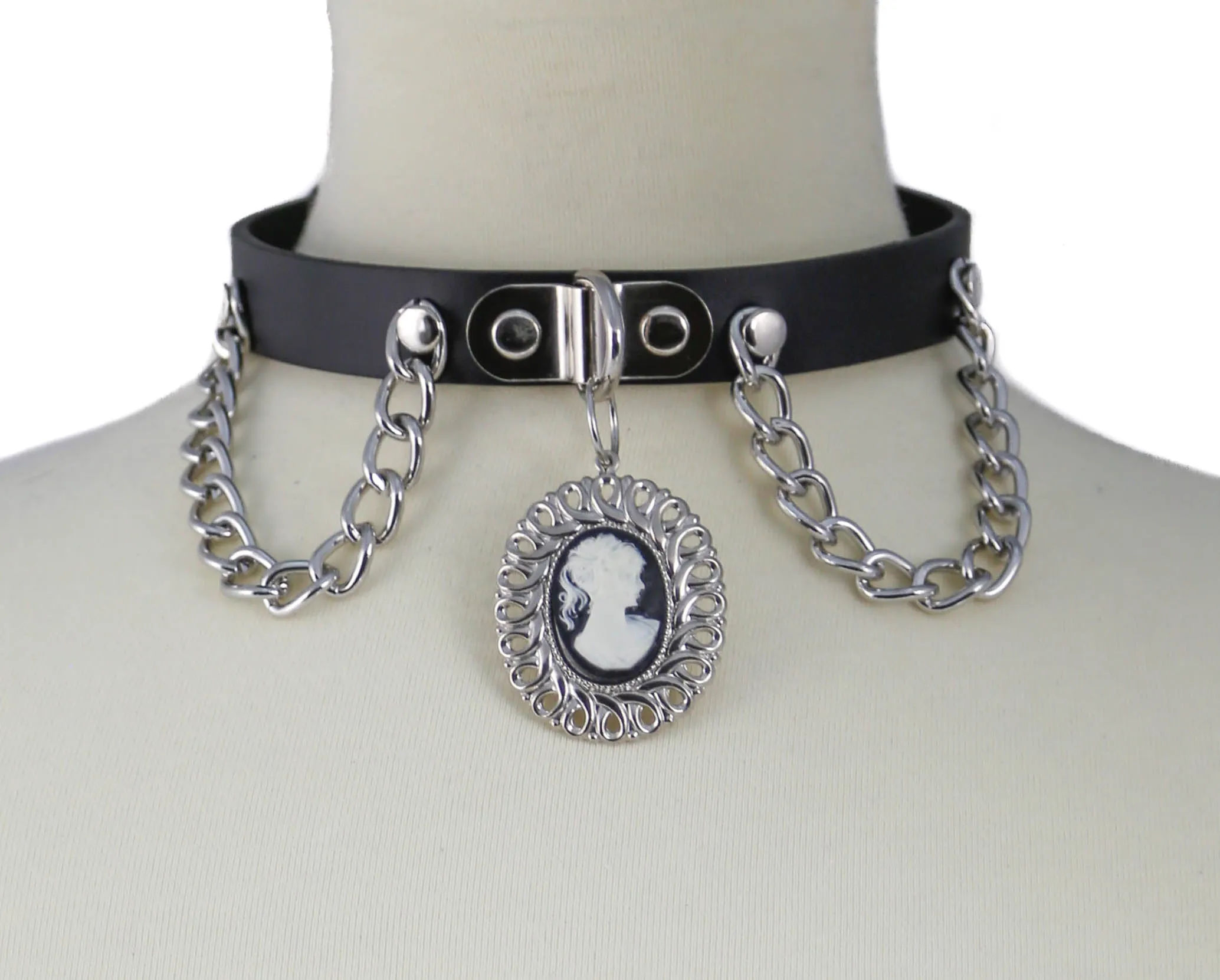 Hanging Chain PendantChoker