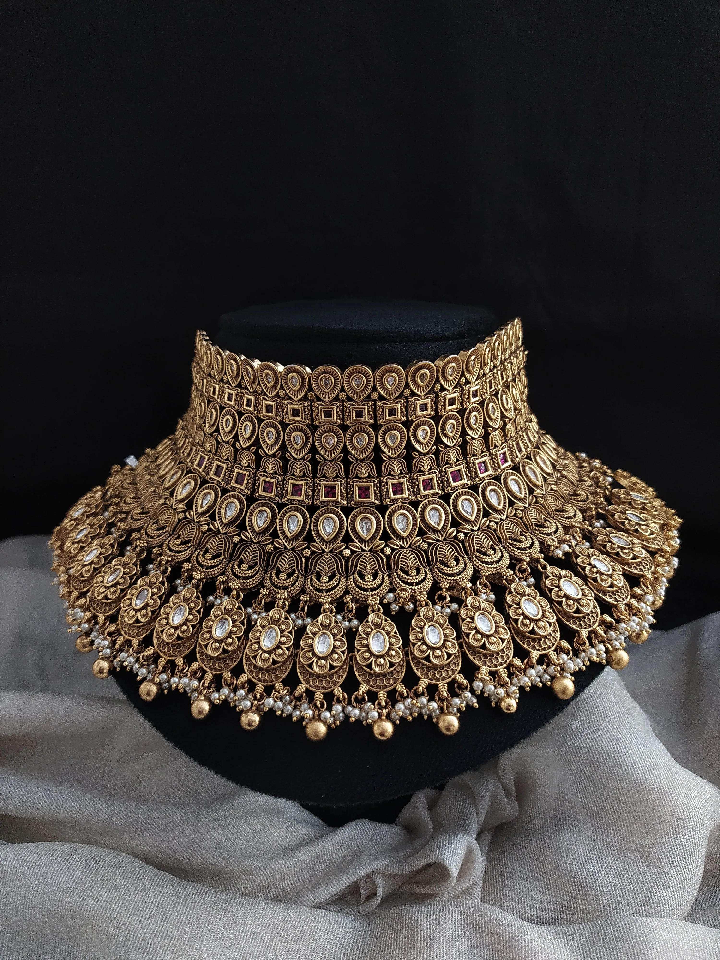 Regal Elegance of Kundan & Kemp Stone Antique Heavy Bridal Choker Set