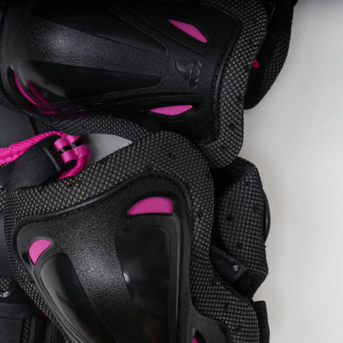 Rollerblade Skate Gear Jnr Black / Pink Pad Set