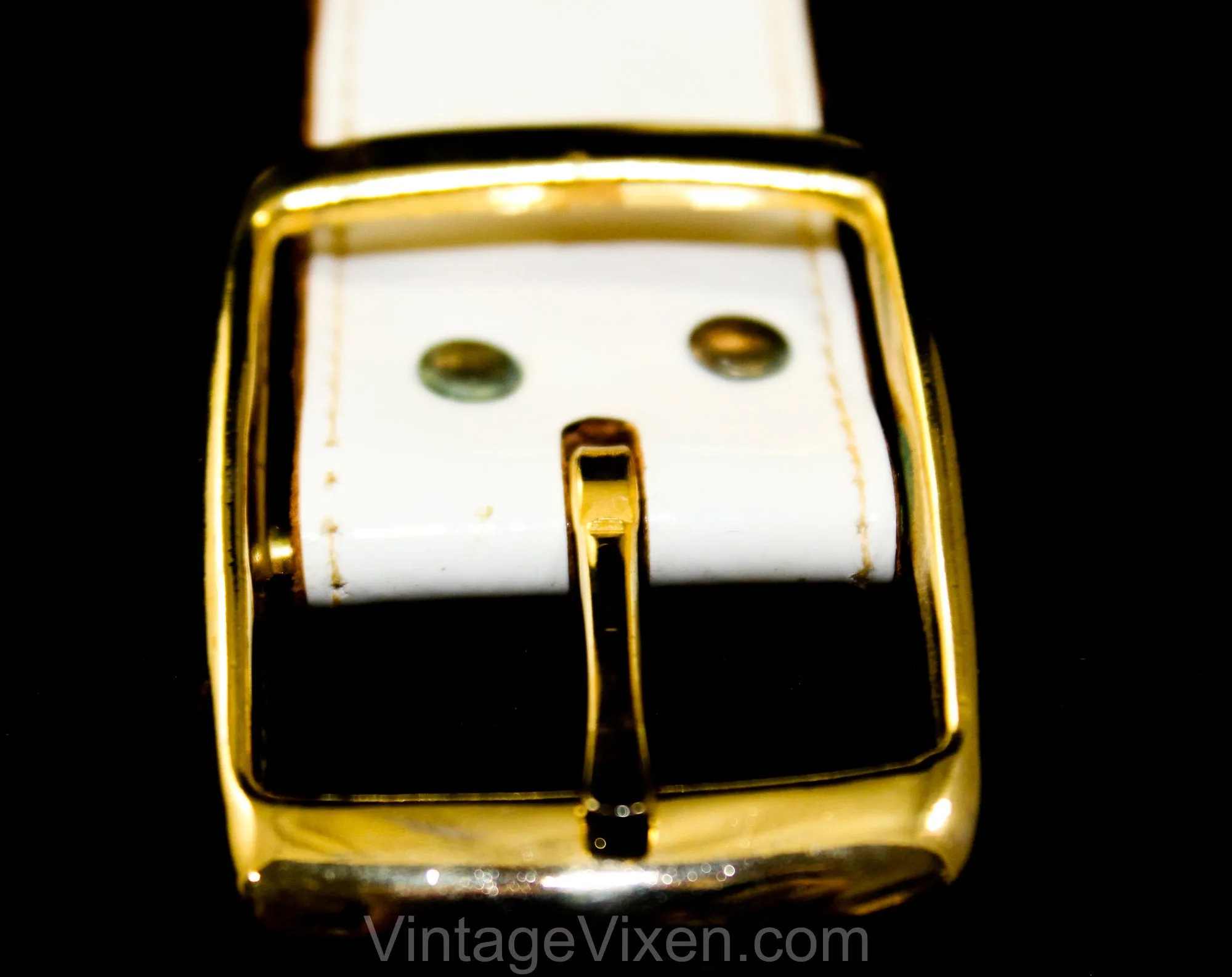 Size 10 1960s White Belt with Chain Accents - Glossy 60s Vinyl & Leather with Mod Metal Buckle - Brass Chainlink - Medium - Waist 28 to 30